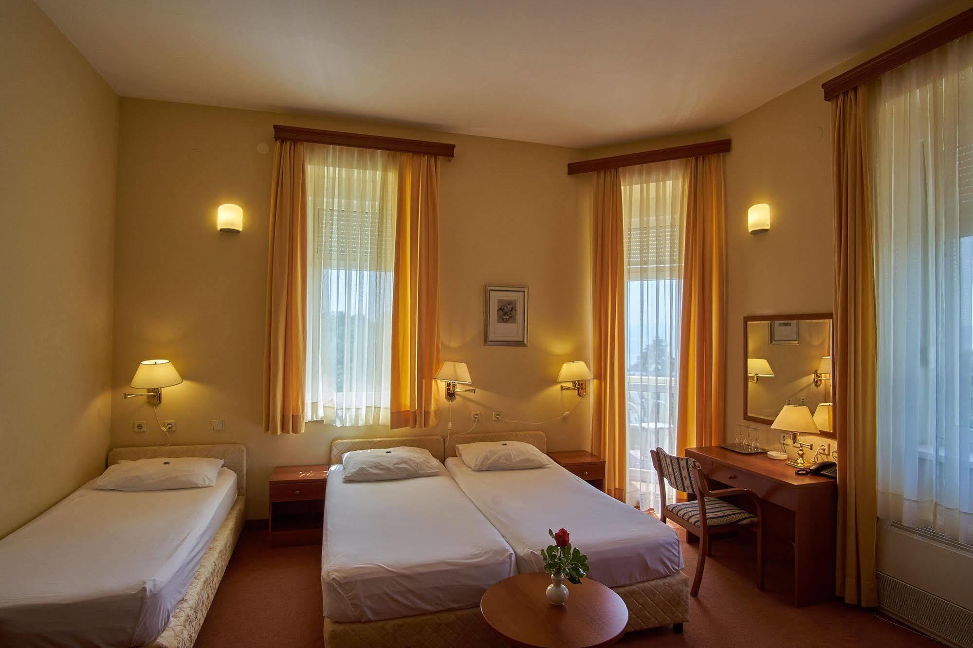 Hotel Vila Ruzica- Glavna Zgrada I Depandanse Цриквениця Екстер'єр фото